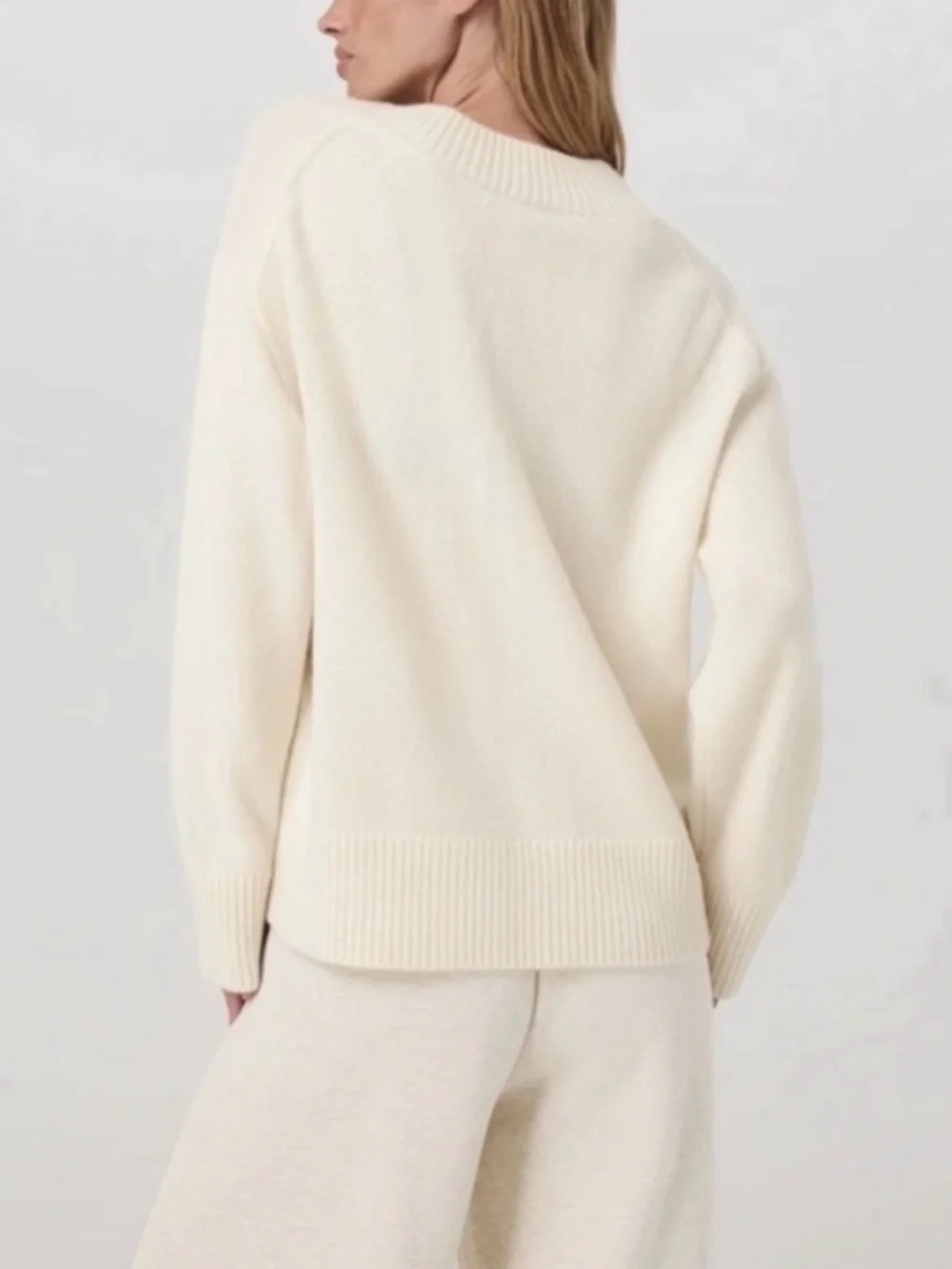 Vuori Porcelain Émilie Cashmere Oversized V-Neck
